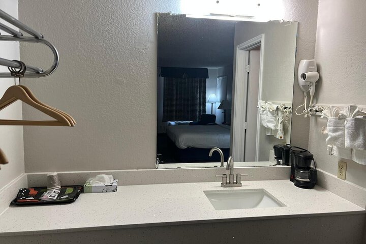 Room 18 of 39
