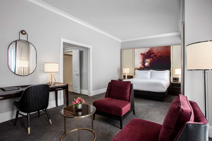 Room 73 of 213