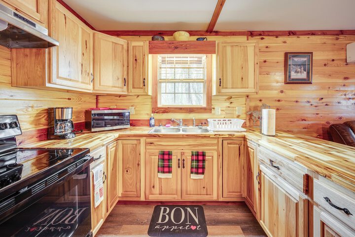 Troy Cabin w / River Access: Fish Kayak & More!