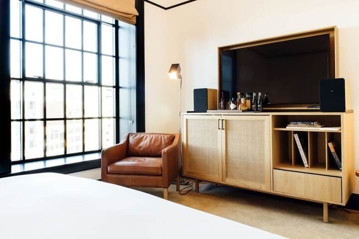 Room 33 of 49
