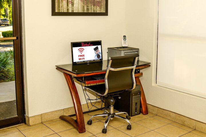 Business Center 28 of 28