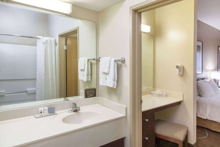 Room 8 of 27