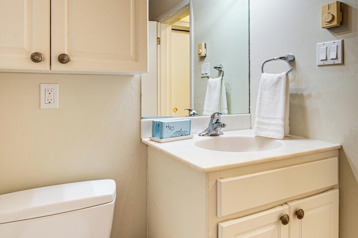 Steps to Sand & Surf! Couples Haven in Brigantine