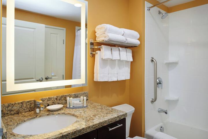 Room 12 of 25