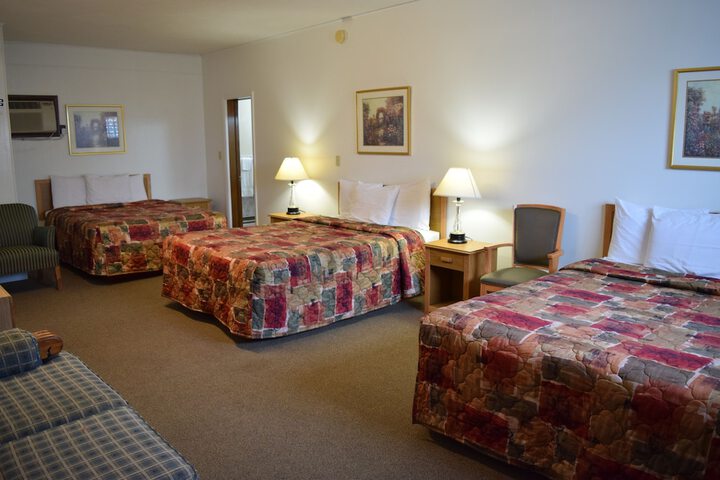 Room 8 of 19