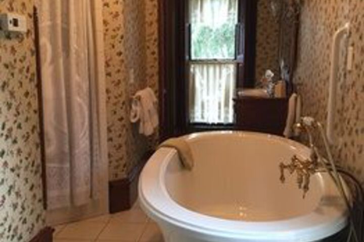 White Swan Inn Bed & Breakfast