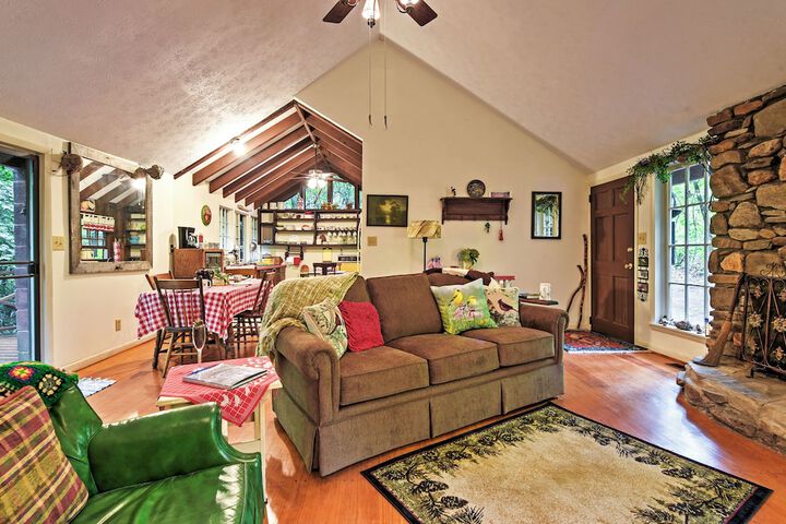 Creekside Cottage: Blue Ridge Mountain Escape!