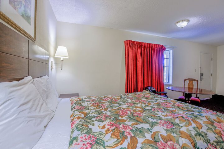 Whispering Pines by Hotel O Whitestone VA