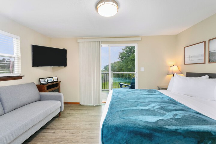 Breakwater Resort