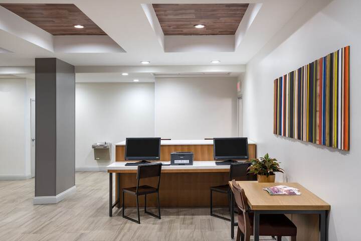 Holiday Inn Express & Suites Florence I-95 & I-20 Civic Center by IHG