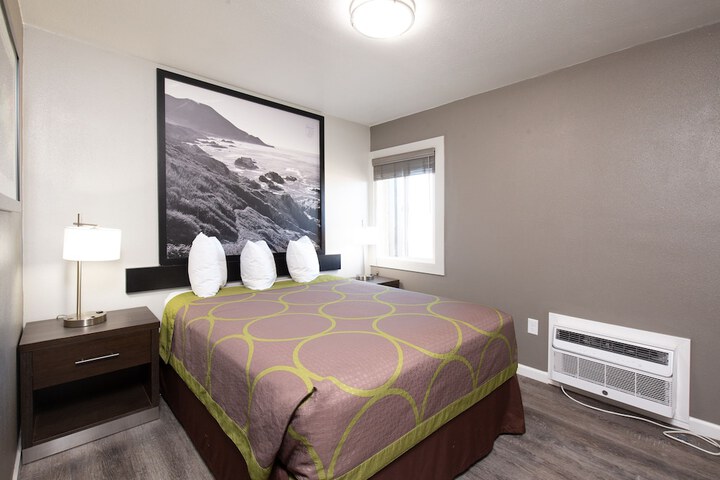 Room 17 of 35