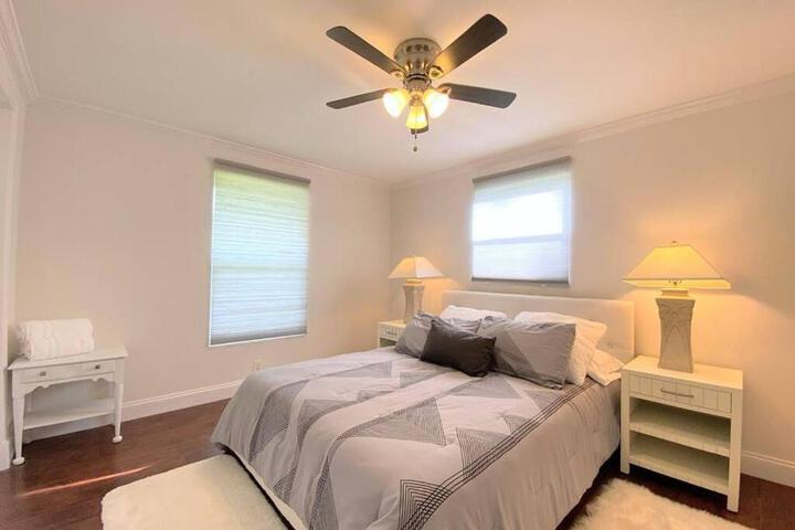 Cheerfull 4 / bed/ 3 Bath / pool / best Location