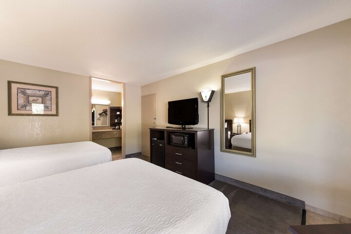 Room 9 of 24