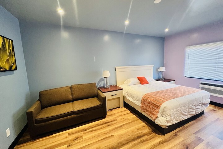 Room 12 of 27