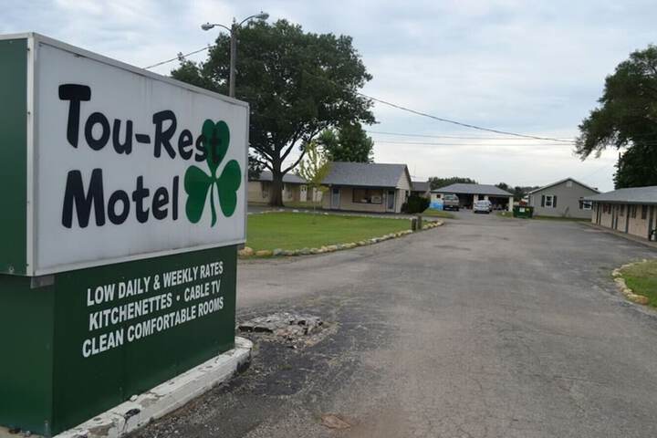 Tourest Motel
