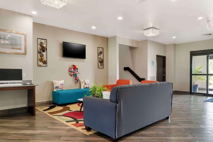 Business Center 26 of 26