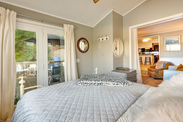 Waterfront Home w / Dock in South Grand Lake!