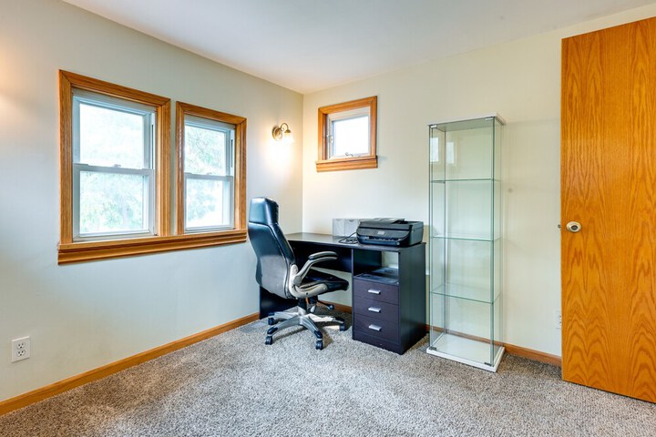 Grand Blanc Rental w / Gas Grill & Private Yard
