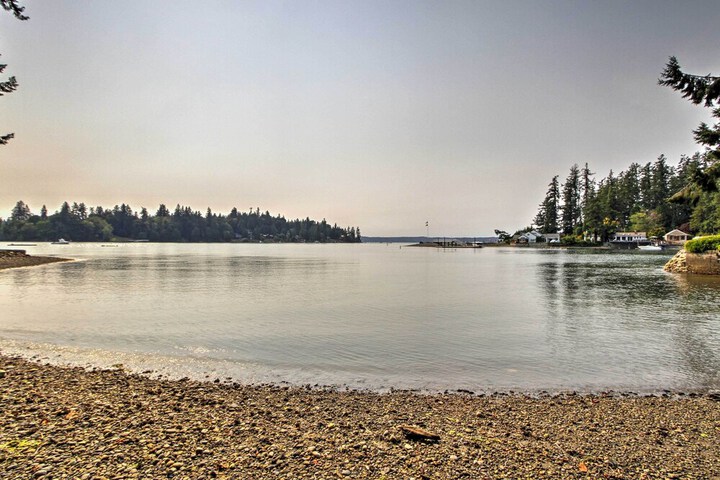 Waterfront Cabin w / Fire Pit in Gig Harbor!