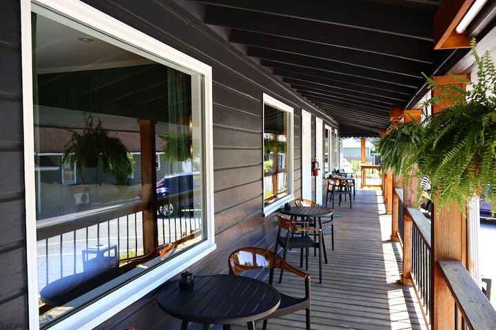 CedarWood Inn