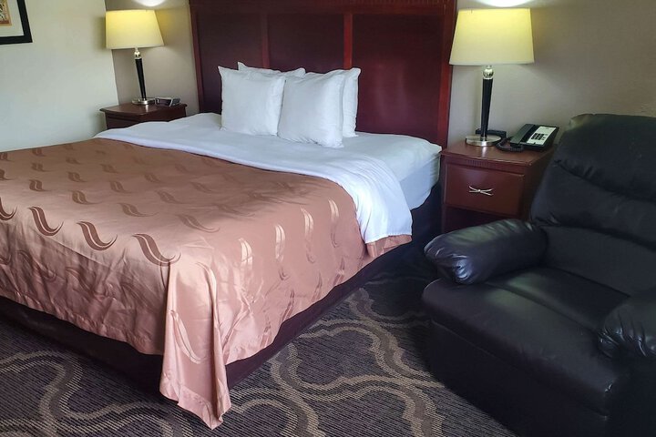 Room 17 of 37