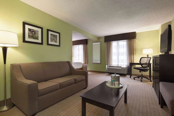 Room 14 of 36
