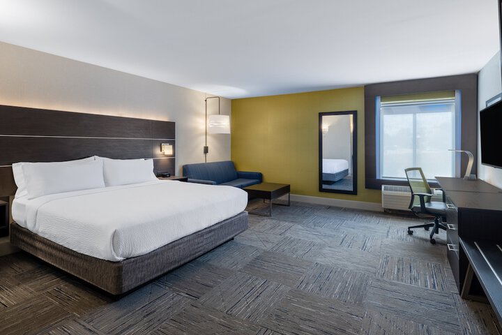 Room 28 of 60