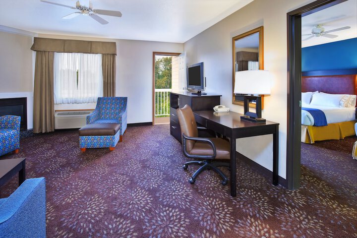 Room 34 of 48