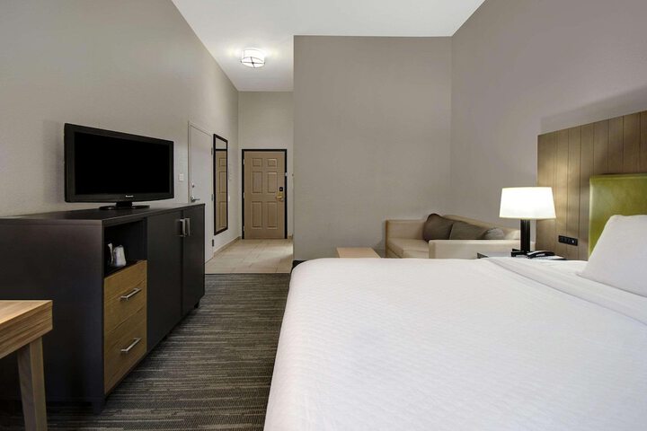 Room 25 of 40
