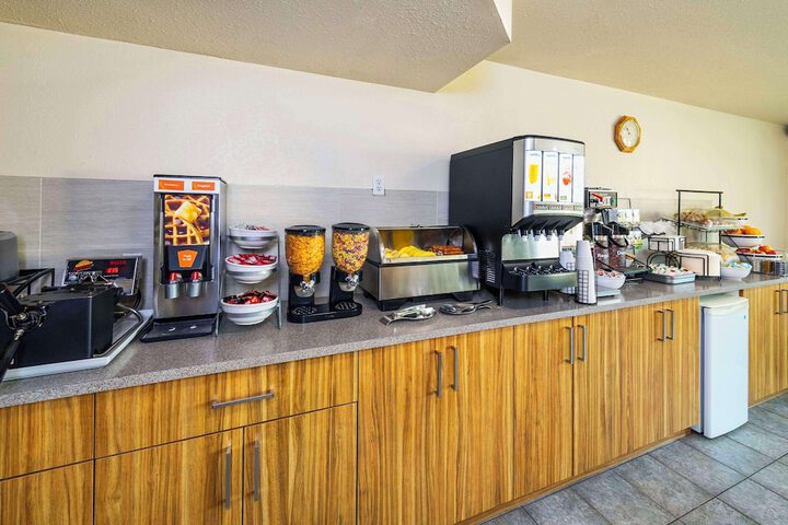 Breakfast/Coffee Service 68 of 72