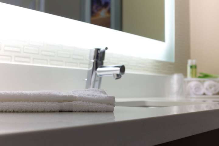 Holiday Inn Express Fargo SW - I-94 Medical Center by IHG