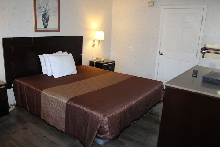 Room 13 of 21