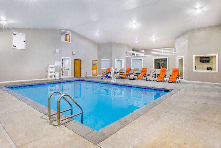 AmericInn by Wyndham Pella