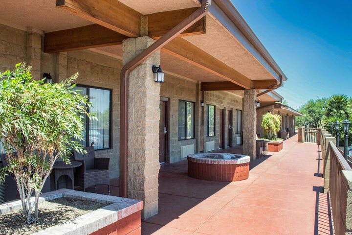 Quality Inn Benson I-10 Exit 304