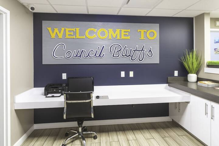 Business Center 26 of 26