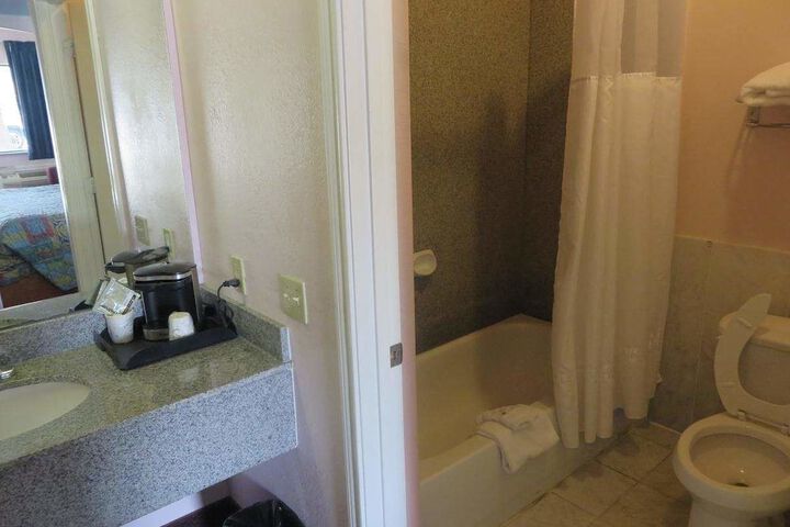 Room 6 of 11