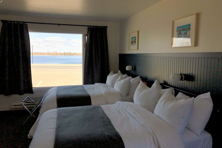 The Bayview Motel - Fort Frances ON - Lakeside Motel