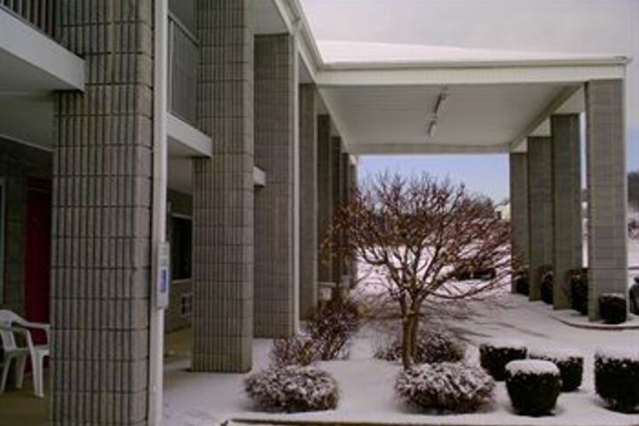 Campton Parkway Inn