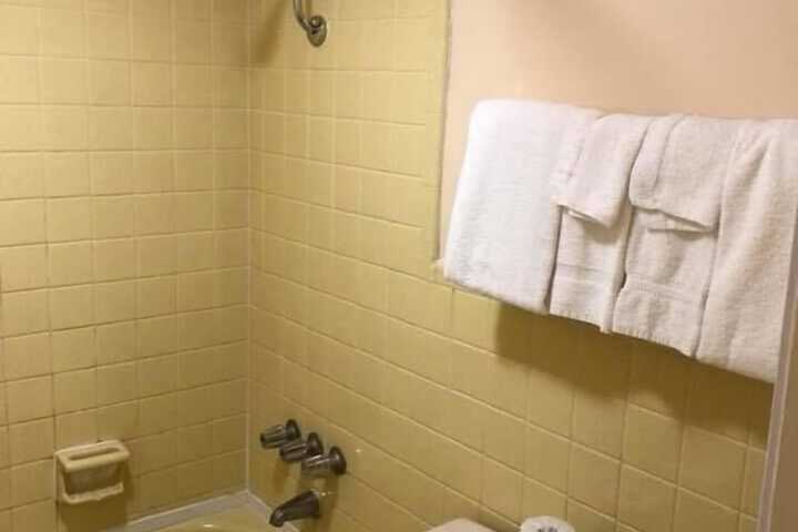 Room 27 of 48