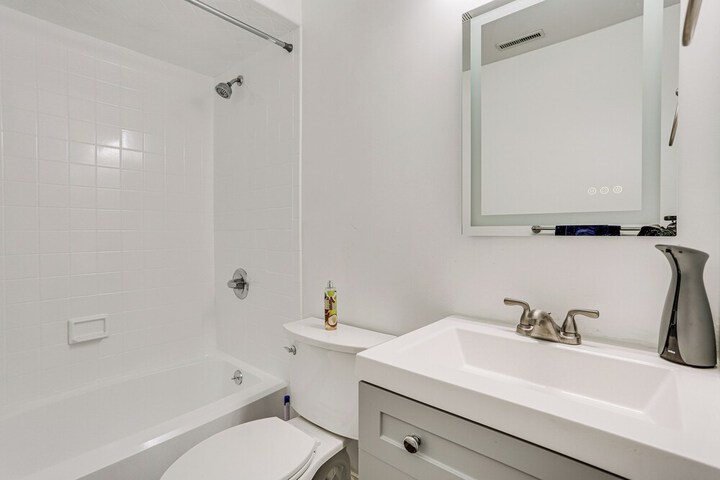 Vernon Township Condo w / Balcony Near Ski Lifts!