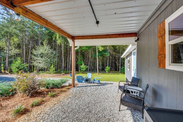 Cozy Clarkesville Getaway w / Fire Pit!
