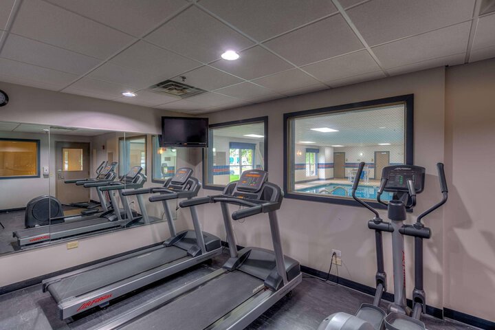Country Inn & Suites by Radisson Crystal Lake, IL