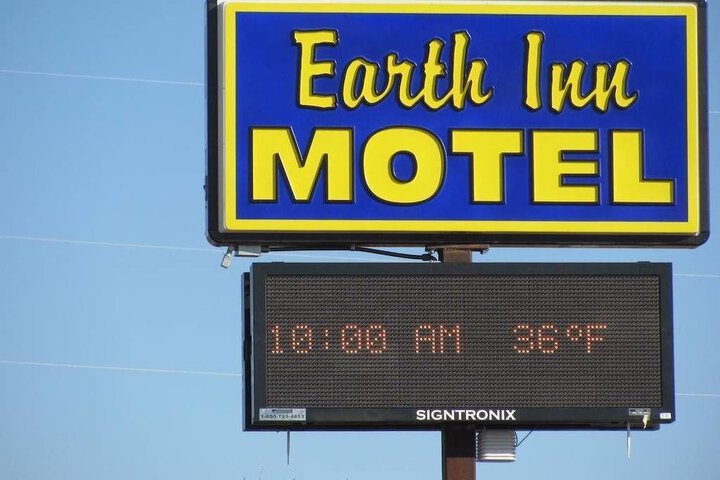 Earth Inn Motel