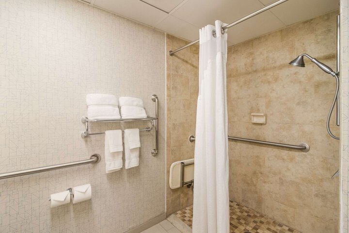 Room 15 of 28