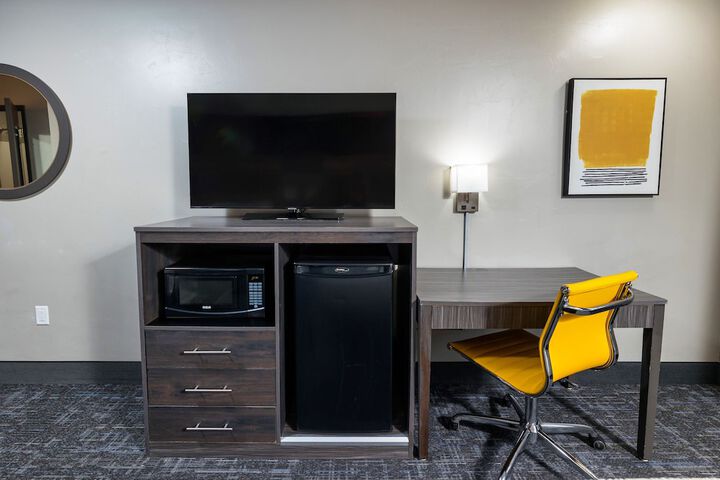 Room 25 of 38