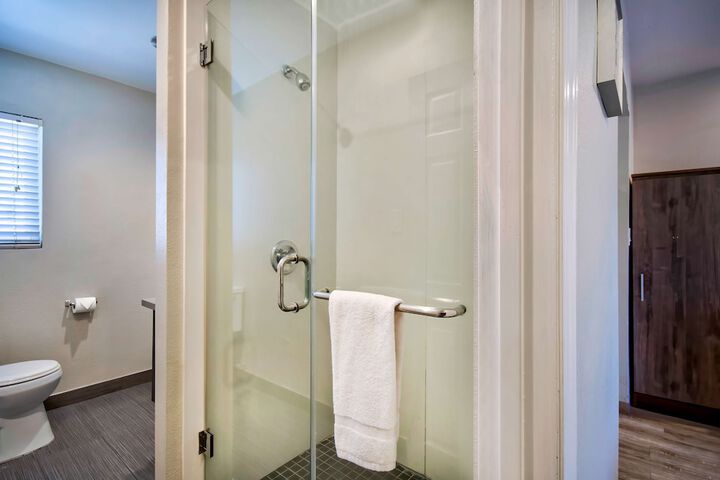 Room 9 of 23