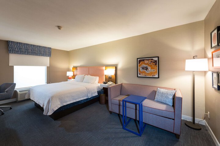 Room 8 of 28