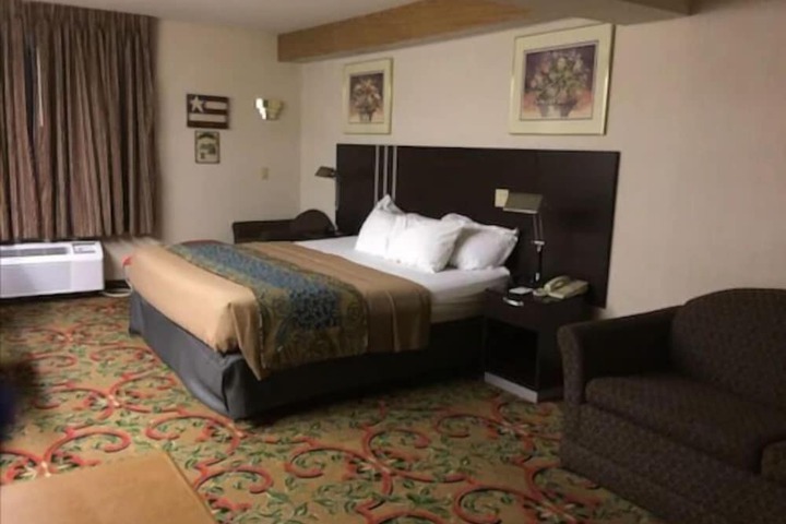 Room 11 of 15