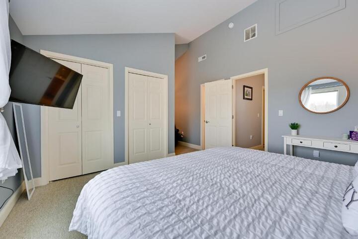 Bright Condo w / Community Perks: Near Ski Quechee!