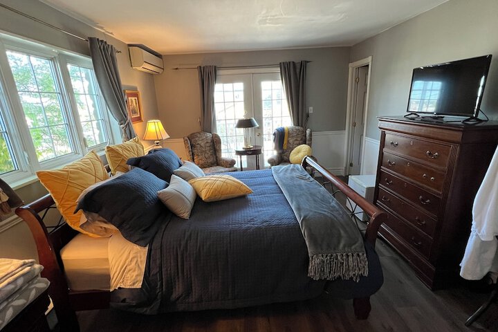 Room 32 of 37